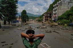 Nepal sobe para 1.355 n.º de mortos e mantém cinco mil desaparecidos