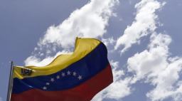 Acordos petrolíferos com EUA geram debate sobre futuro da Venezuela